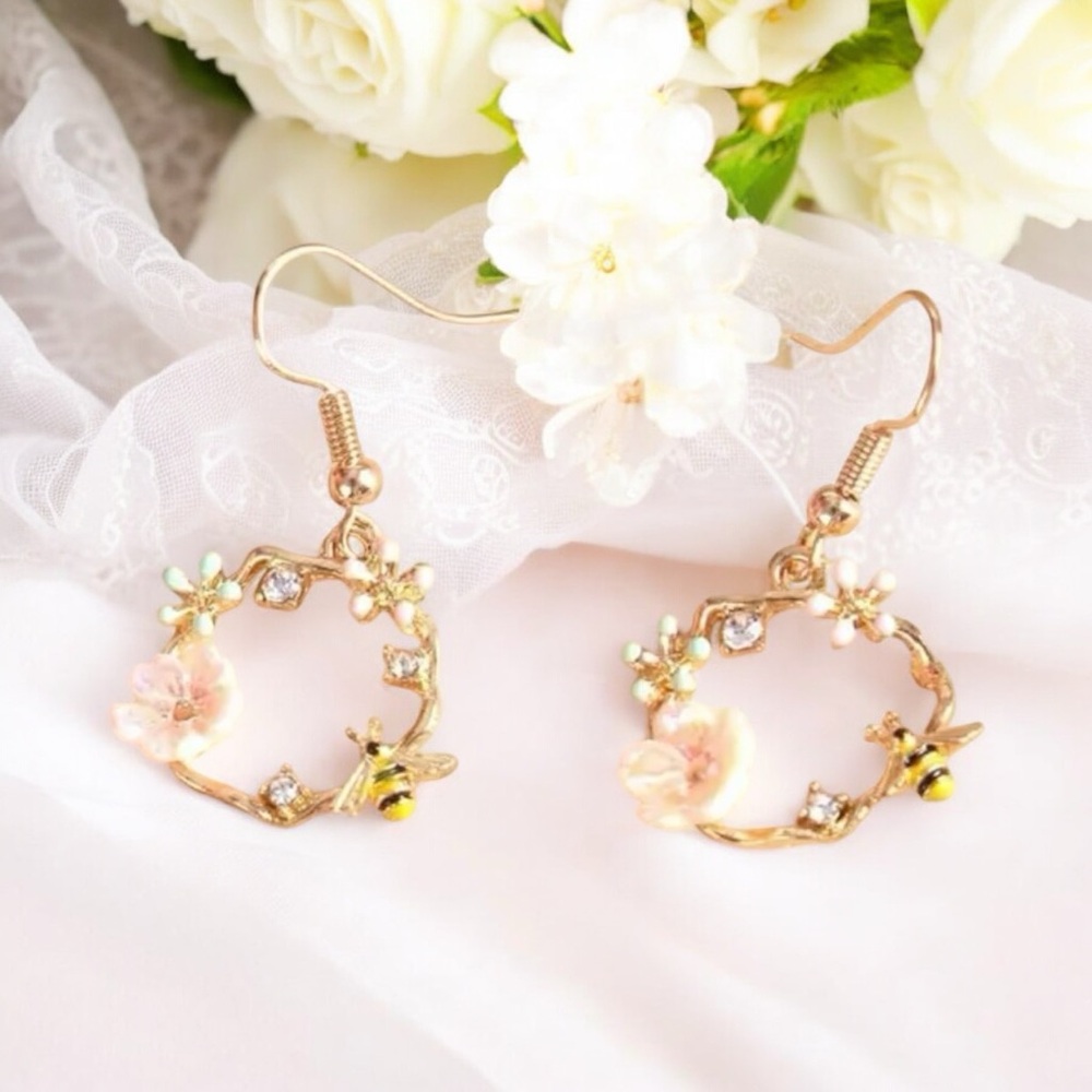 Delicate Floral Circle‎ Golden Plated Earrings with Bee & Flower Design
